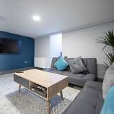 Immaculate 5-bed House in the City Centre Ashford