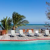 Funky Fish Beach & Surf Resort - Hostel