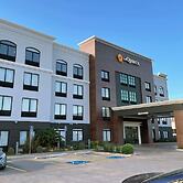 La Quinta Inn & Suites by Wyndham Tulsa Midtown