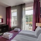 Mary Hotel