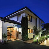 DeLorenzo's Studio Apartments