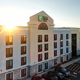 Holiday Inn Express Hotel & Suites Batavia - Darien Lake by IHG
