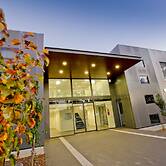 Indulge Apartments - Ontario