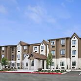 Microtel Inn & Suites by Wyndham Round Rock