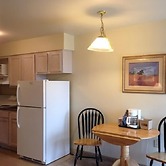 All Suites Inn Budget Host