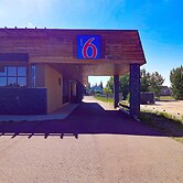 Motel 6 Brooks, AB