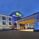 Holiday Inn Express & Suites Wheeling by IHG