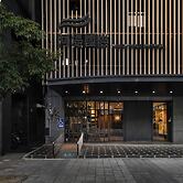 The Riverside Hotel International