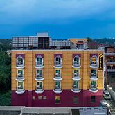 Foxoso Taj View Hotel