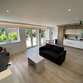 Amazing 2 Bed Flat with Parking