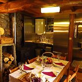 Room in Cabin - Restored, Rustic and Rural Mini Cottage in Typical Por