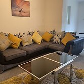 The 5 bed House With Spacious Rooms and Lounge