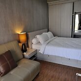 Quiet 3BRs pool and lake view