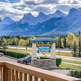 Banff Boundary Lodge 2 BR Condo & studio