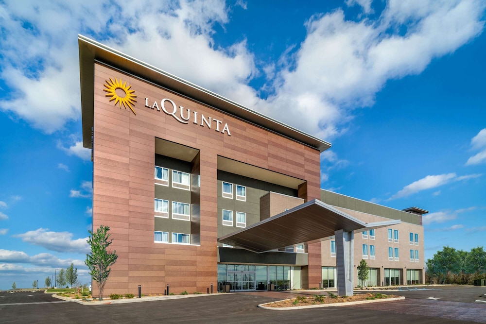 La Quinta Inn & Suites by Wyndham Louisville NE/Old Henry Rd