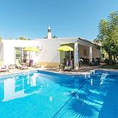 Immaculate 3-bed Villa in Guia Private Pool
