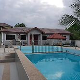 Mri Homestay Sg Buloh - 2 Br House With Centralised Private Pool