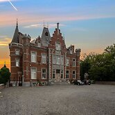 Wellness Castle With Cinema Bliss
