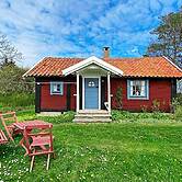 Nostalgic Island Idyll in Aaeu