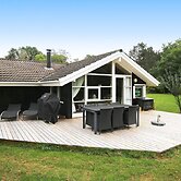6 Person Holiday Home in Dronningmølle
