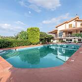 Marvellous Holiday Home near Palermo with Pool & Garden
