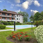 Casa Fiorita Pool and Lake