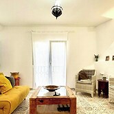 Cottage - Sleeps 4 - Pet Friendly - Patio