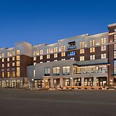 Valley Hotel Homewood Birmingham, Curio Collection by Hilton