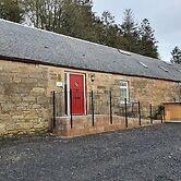 Inviting 2-bed Barn With hot tub Near Muirkirk