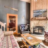 Relax at Rustic Tahoe Charm Minutes to Lake