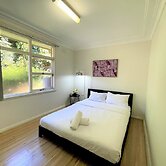 Campbelltown Holiday Home 3 Bed & Parking