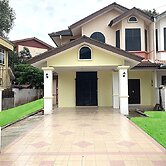 Hanna Homestay Kangar