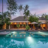 Astonishing Jungle Villa, 4 BR, Ubud With Staff