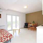 Apartment in Pula With Garden