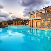 Great Villa, Enormous Pool, Nice Location near Village Sisi