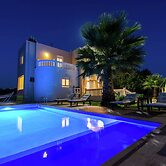 Infinity Pool Villa With Sea Views Near Rethymno City & Beach and Shad
