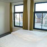 Spacious Holiday Home on Markermeer near Amsterdam