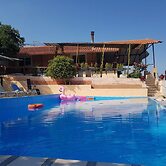 Charming 4-bed House in Pyrgetos