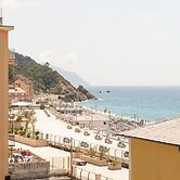 Deiva Marina Sea View Flat with Garage