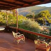 Charming Country Cottage by the sea one Minute