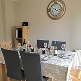 Immaculate 3-bed House With Private Secure Garden