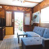 Bungalow 1 Block Walk to the Beach