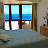 2 Bed Flat - Sleeps 4 - Parking - Wifi