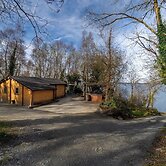 Stunning log Cabin on the Lake