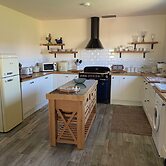 Country Retreat Sleeps 2 Near Cymyran Beach