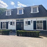 Great Holiday Home at the Efteling with Heated Swimming Pool & Hot Tub