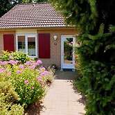 Lush Bungalow in Beek Gem Montferl& with Hot Tub