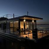 Houseboat Sneekermeer With Sun Deck