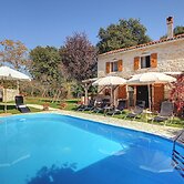 Villa in Batlug With Private Pool