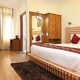 Goroomgo Moon Nainital